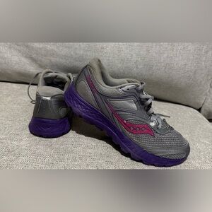 Saucony versafoam Women's Athletic Shoes in Gray and Purple